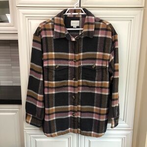 American Eagle women’s plaid flannel shirt / shacket
